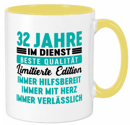 32 Jahre im Dienst | Jubiläum Arbeit v5 Geschenkidee Kollegen Büro Humor Tasse