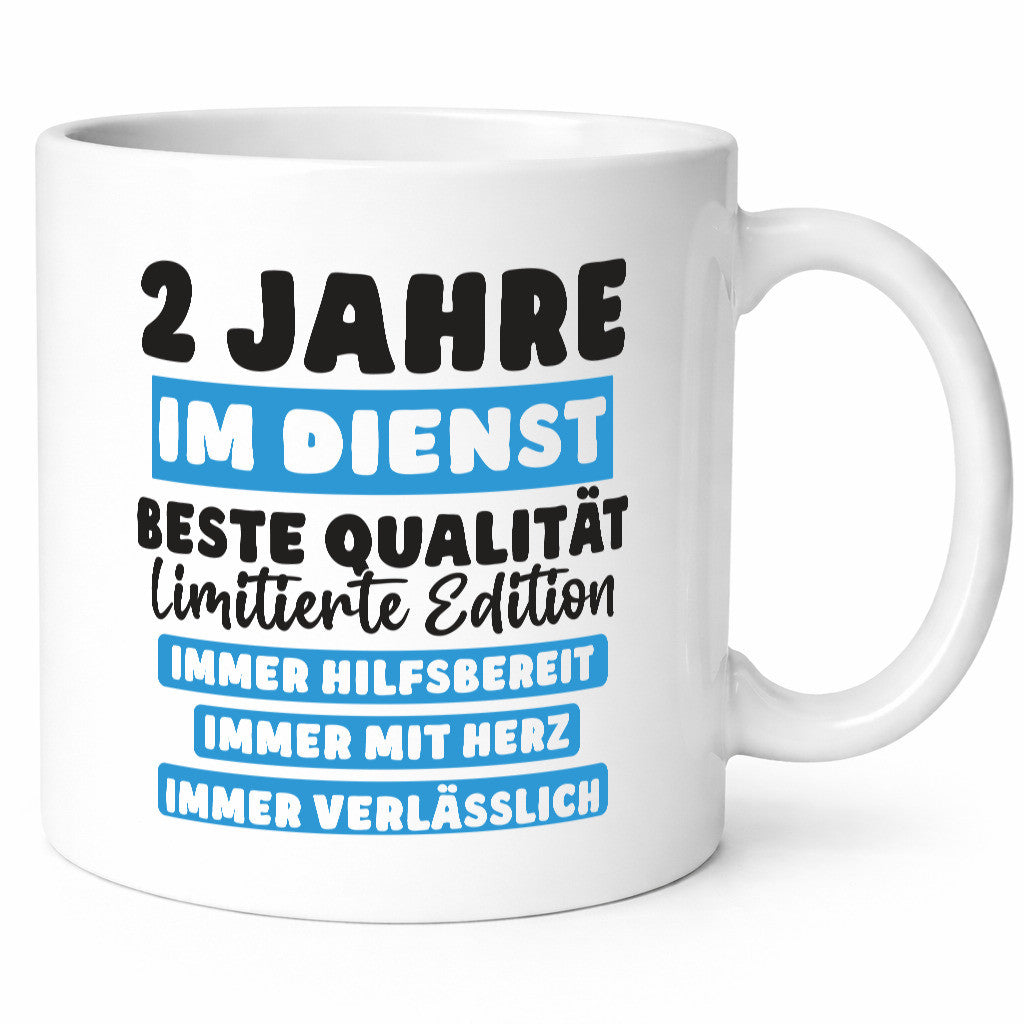 2 Jahre im Dienst | Jubiläum Arbeit v6 lustig Kollegen Büro Geschenk Tasse