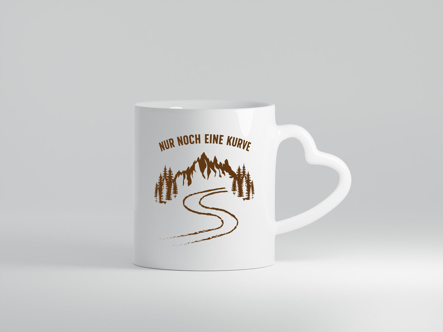 Nur noch eine Kurve | Weg Berge Bäume Geschenkidee Humor Tasse