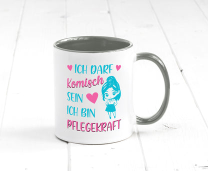 Ich darf komisch sein | Pflegekraft Geschenkidee Humor Tasse