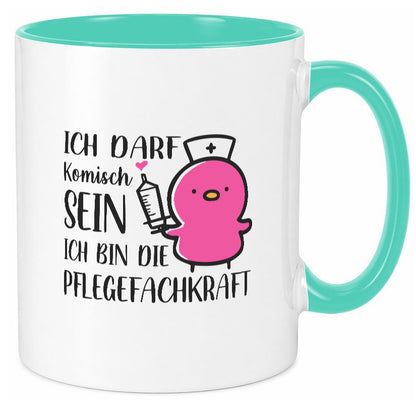 Darf komisch sein, bin Pflegekraft | Küken Spritze lustiger Spruch Geschenk Tasse