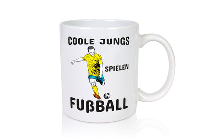Coole Jungs spielen Fußball | Fußballer Tasse Junge lustiger Spruch Geschenk