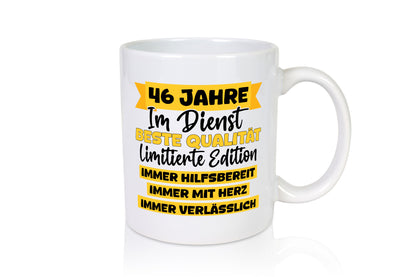 46 Jahre im Dienst | Jubiläum Arbeit v8 Humor Kollegen Büro Geschenkidee Tasse