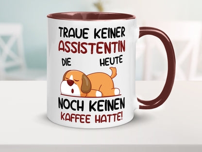 Traue keiner Assistentin | Assistenz Hilfskraft Humor Geschenkidee Tasse