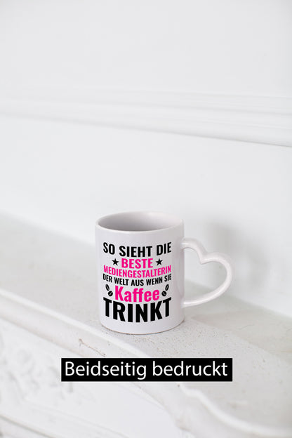 Kaffee trinkt: Mediengestalterin | Medien Geschenk Humor Geschenkidee lustiger