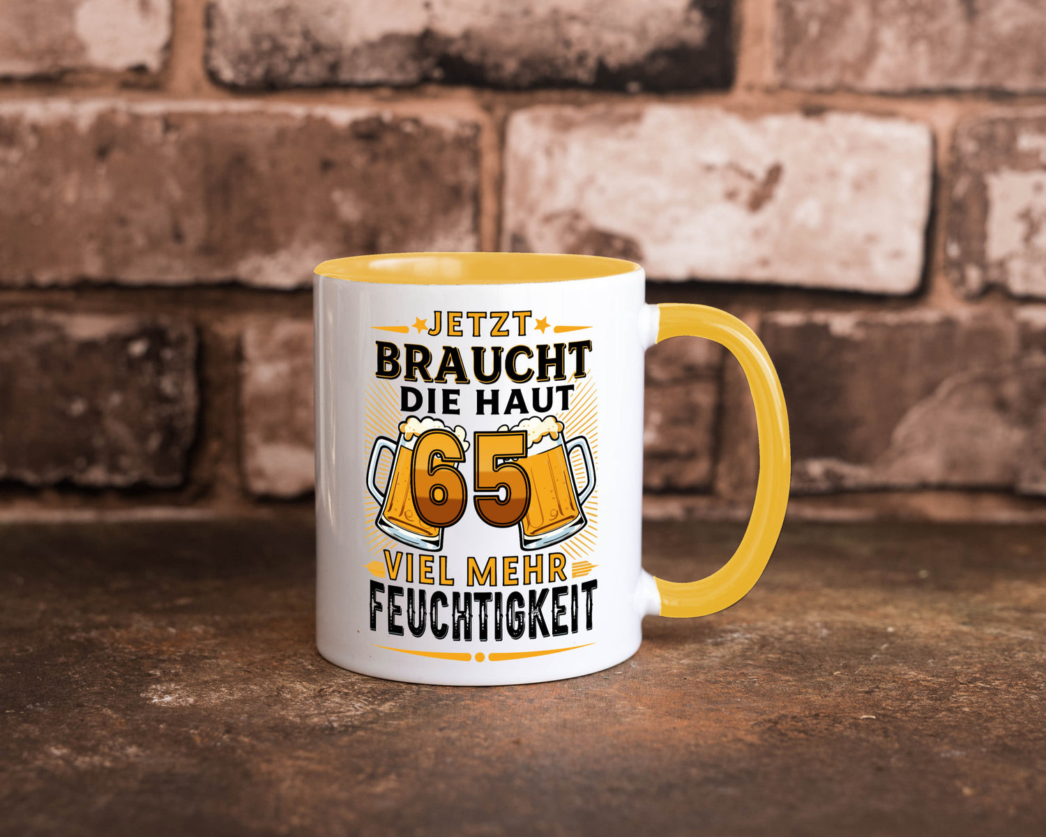 65 braucht die haut mehr Feuchtigkeit | 65. Geburtstag Humor Geschenkidee Tasse