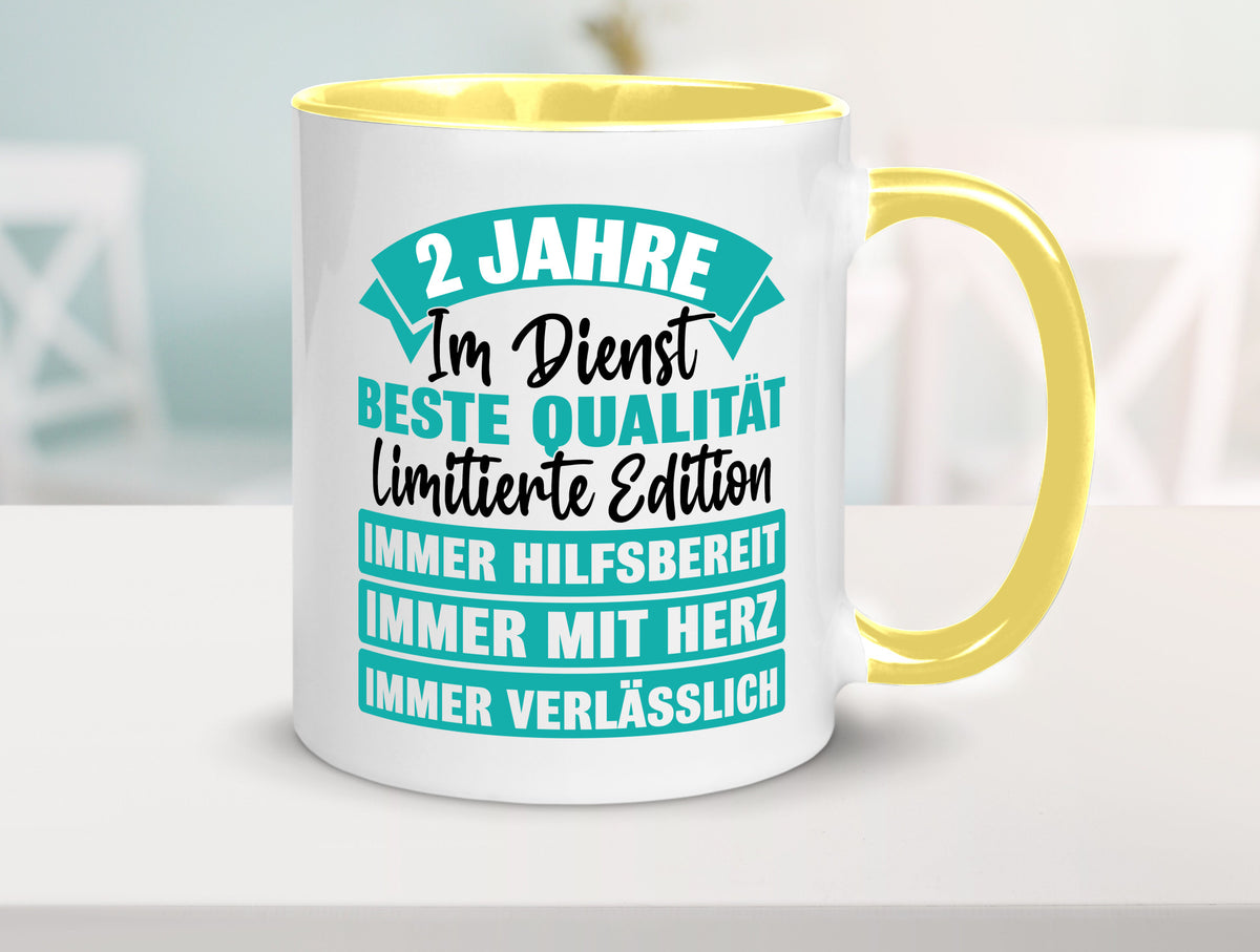 2 Jahre im Dienst | Jubiläum Arbeit v2 Geschenk Kollegen Büro lustiger Spruch Tasse