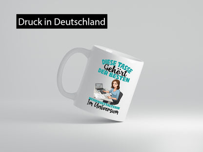 Im Universum: Mediengestalterin | Medien Geschenkidee Humor Tasse