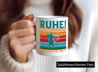 Ruhe der Meister Zielt | Bogenschießen Bogenschütze Geschenkidee Humor Tasse