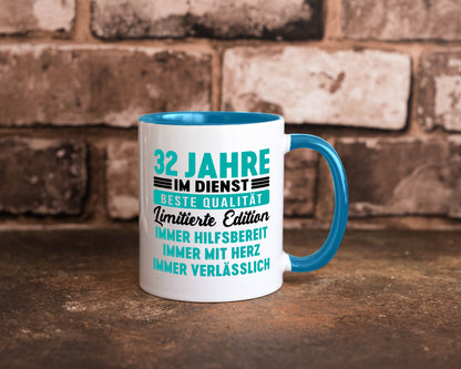 32 Jahre im Dienst | Jubiläum Arbeit v5 Geschenkidee Kollegen Büro Humor Tasse