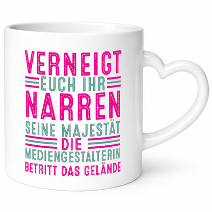 Verneigt euch: Mediengestalterin | Medien Geschenkidee Humor Tasse