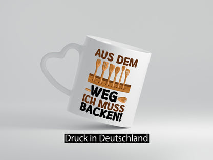 Aus dem Weg ich muss backen | Lustiger Spruch Geschenk Humor Geschenkidee Tasse