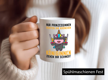 Königinnen ziehen ihr Schwert | Einhorn Prinzessin Geschenk Humor Geschenkidee