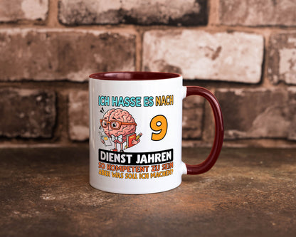 9 Dienstjahre | Arbeit Kompetent Humor Kollegen Büro Geschenkidee Tasse