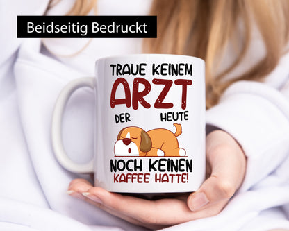 Traue keinem Arzt | Medizin Doktor Facharzt Humor Geschenkidee Tasse