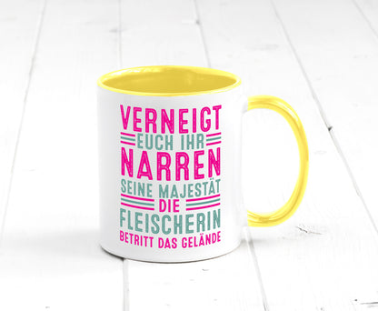 Verneigt euch: Fleischerin | Schlachterei v2 Geschenkidee Humor Tasse