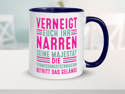 Verneigt euch: Vermessungstechnikerin | Techniker Humor Geschenkidee Tasse