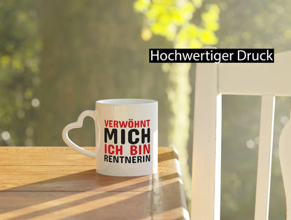 Verwöhnt mich | Rentnerin Tasse Statement Ruhestand lustig Jubiläum Geschenk