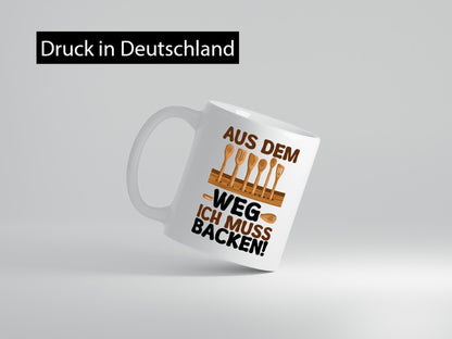 Aus dem weg ich muss backen | lustiger Spruch Geschenk Humor Geschenkidee Tasse