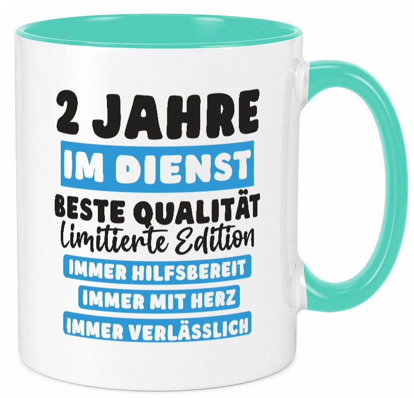 2 Jahre im Dienst | Jubiläum Arbeit v6 lustig Kollegen Büro Geschenk Tasse