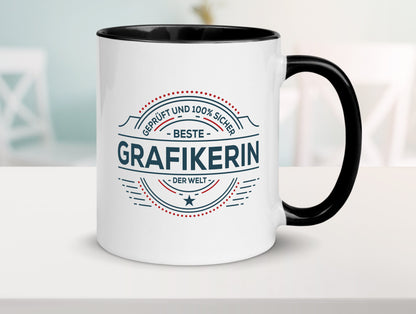 Geprüft und sicher: Grafikerin | Grafik Design Humor Geschenkidee Tasse