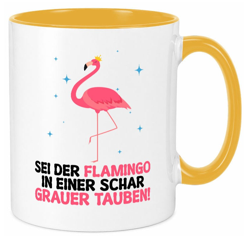 Flamingo in einer Schar Grauer Tauben | lustig Humor Geschenkidee Geschenk Tasse