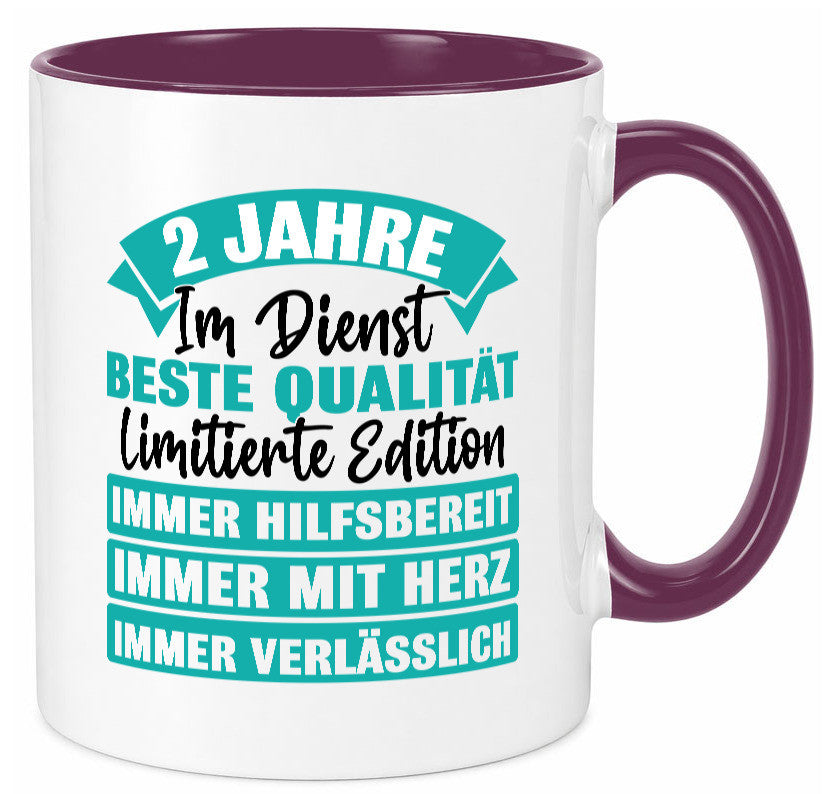 2 Jahre im Dienst | Jubiläum Arbeit v2 Geschenk Kollegen Büro lustiger Spruch Tasse