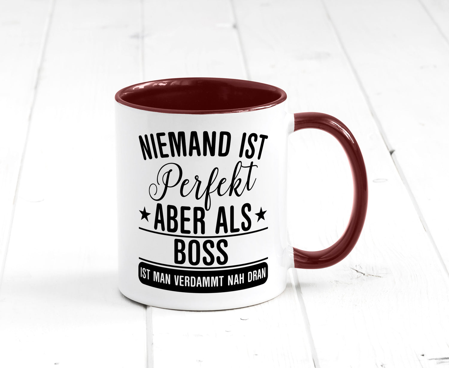 Verdammt nah dran: Boss | Führungskraft Vorgesetzter Humor Geschenkidee Tasse