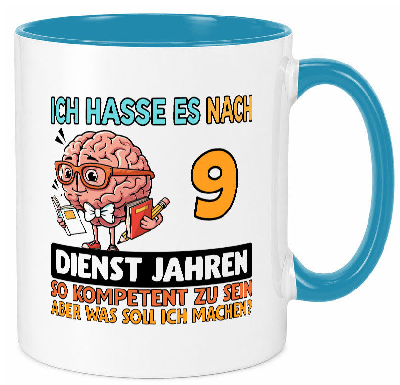9 Dienstjahre | Arbeit Kompetent Humor Kollegen Büro Geschenkidee Tasse