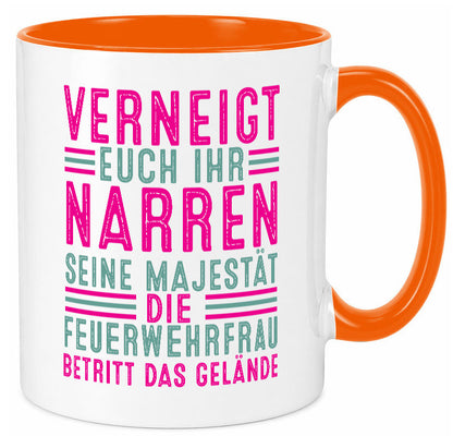 Verneigt euch: Feuerwehrfrau | Feuerwehr v2 Geschenkidee Humor Tasse