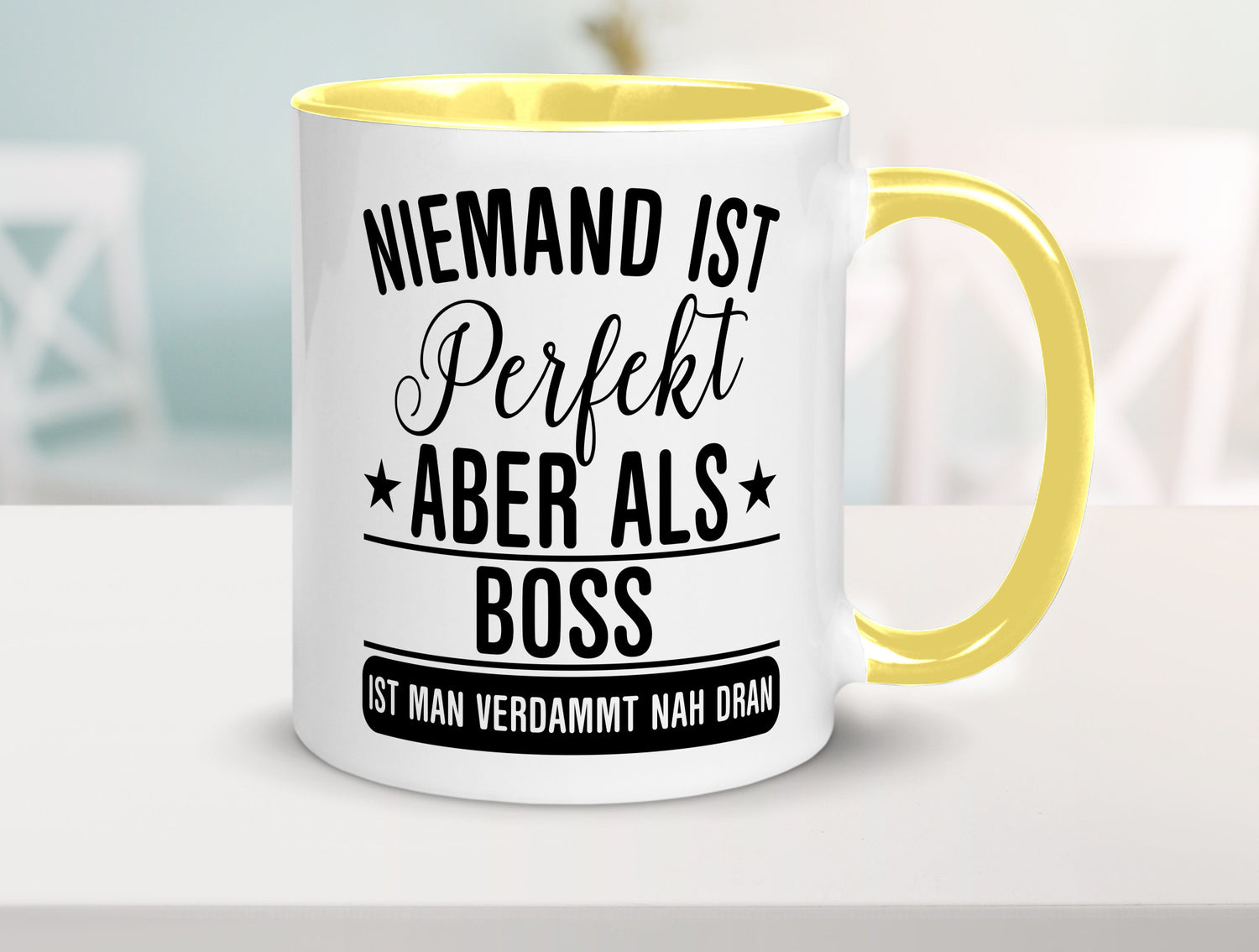 Verdammt nah dran: Boss | Führungskraft Vorgesetzter Humor Geschenkidee Tasse