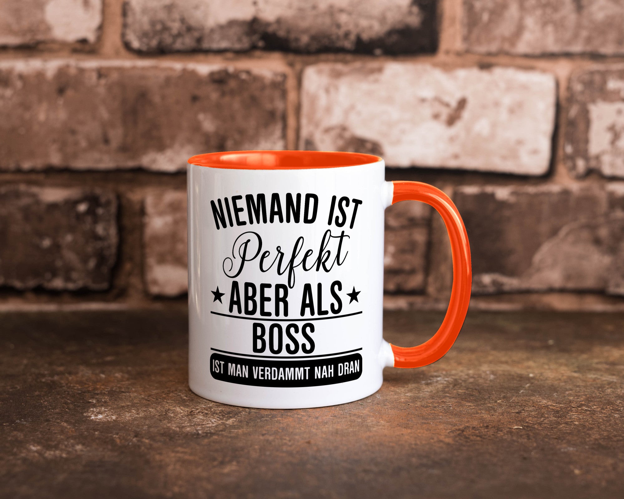 Verdammt nah dran: Boss | Führungskraft Vorgesetzter Humor Geschenkidee Tasse