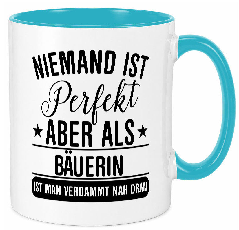 Verdammt nah dran: Bäuerin | Bauernhof Landwirtschaft lustiger Spruch Geschenk