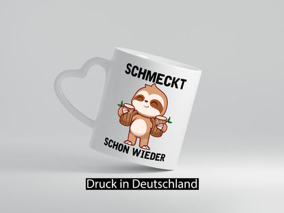 Schmeckt schon wieder | Frankfurt Hessen v2 Geschenkidee Humor Tasse