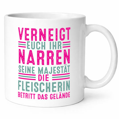 Verneigt euch: Fleischerin | Schlachterei v2 Geschenkidee Humor Tasse
