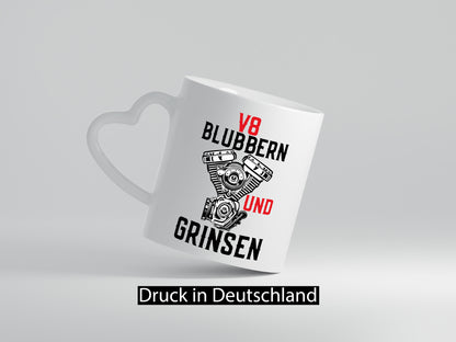 Blubbern und Grinsen | V8 Motor Hubraum Autofan Humor Geschenkidee Tasse
