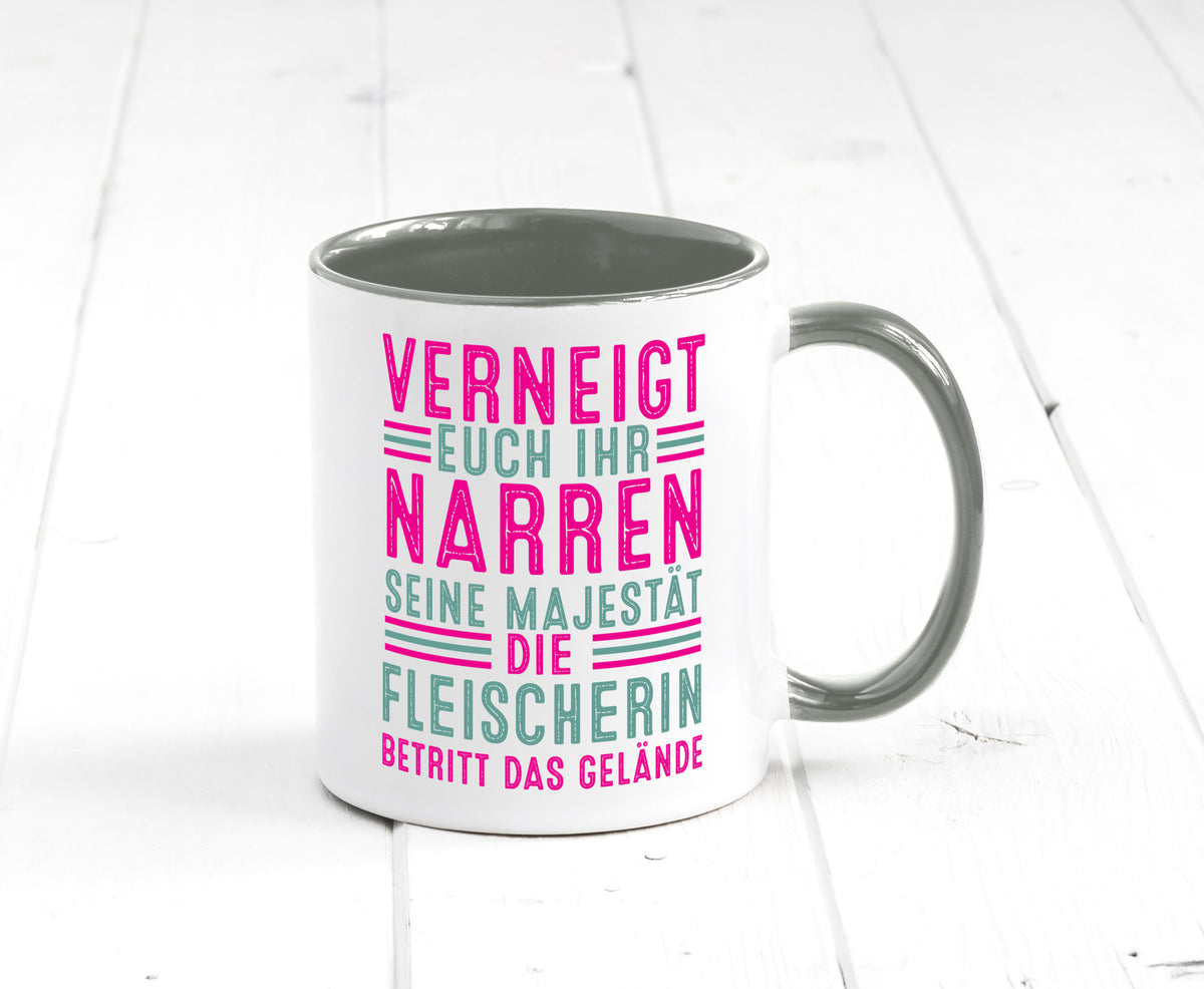 Verneigt euch: Fleischerin | Schlachterei v2 Geschenkidee Humor Tasse