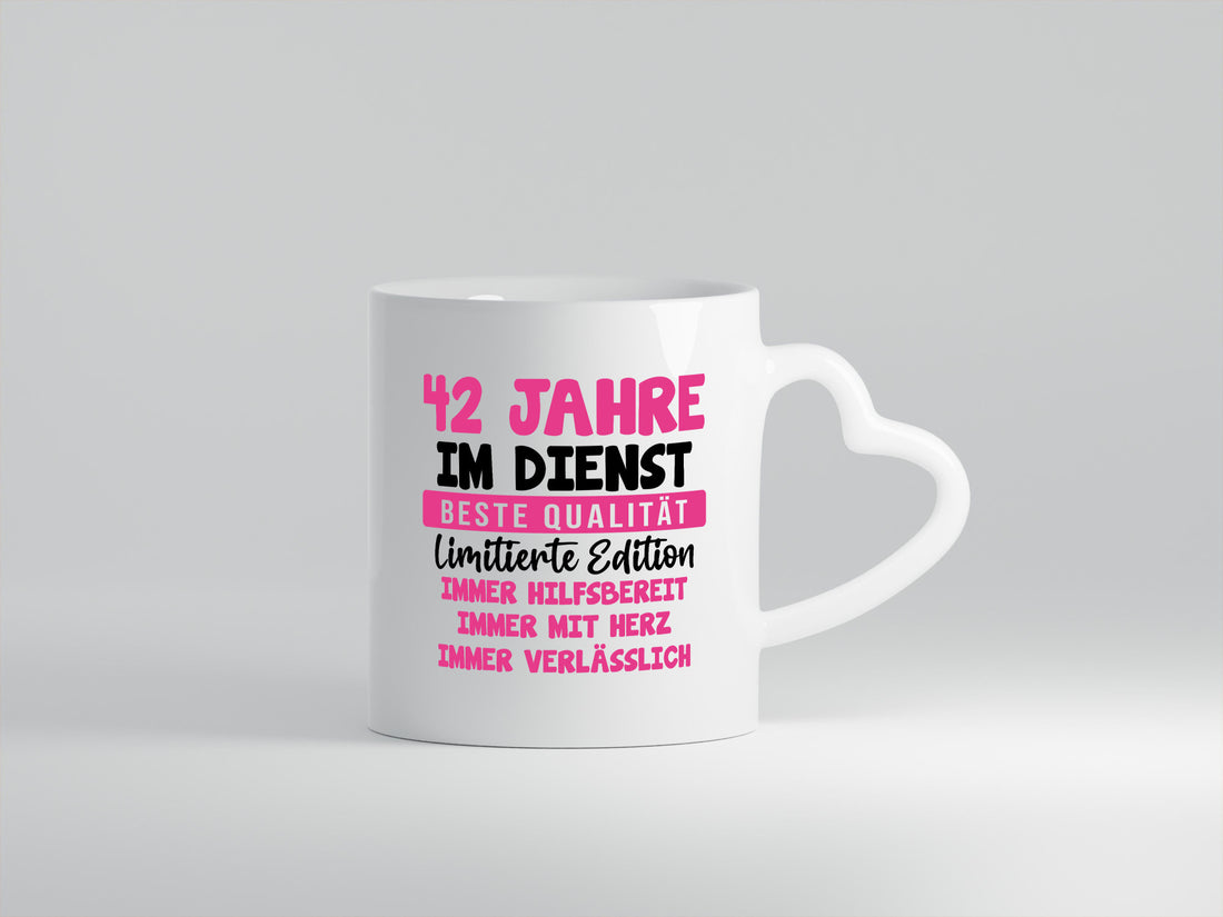 42 Jahre im Dienst | Jubiläum Arbeit v10 lustig Kollegen Büro Geschenk Tasse