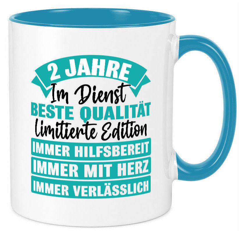 2 Jahre im Dienst | Jubiläum Arbeit v2 Geschenk Kollegen Büro lustiger Spruch Tasse