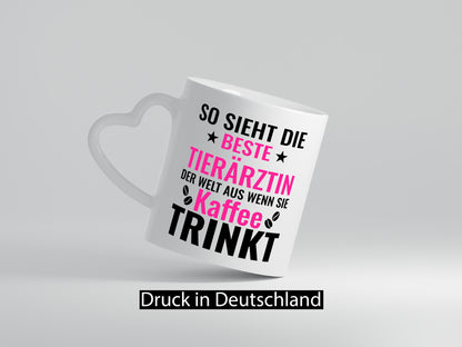 Kaffee trinkt: Tierärztin | Mediziner Tiermedizin lustig Tierliebhaber Humor