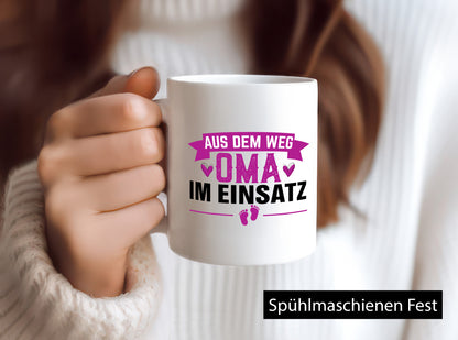 Oma im Einsatz | ist die coolste Geschenk Familie Geschenkidee lustiger Spruch