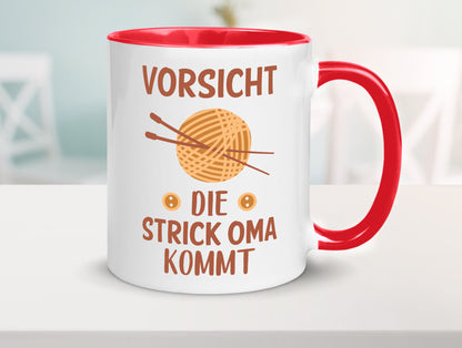 Vorsicht, Strickoma kommt | Wolle Stricknadeln Humor Familie Geschenkidee Tasse