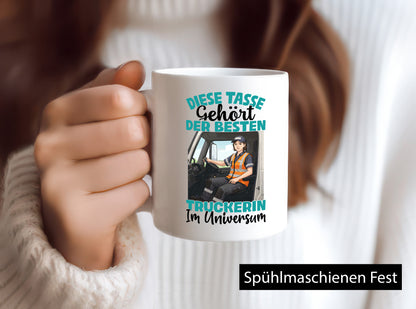 Im Universum: Truckerin | LKW Fahrerin lustig Humor Geschenkidee Geschenk Tasse
