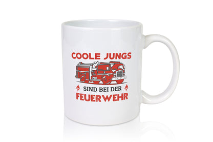 Coole Jungs sind bei der Feuerwehr | Feuerwehrmann lustiger Spruch Geschenk
