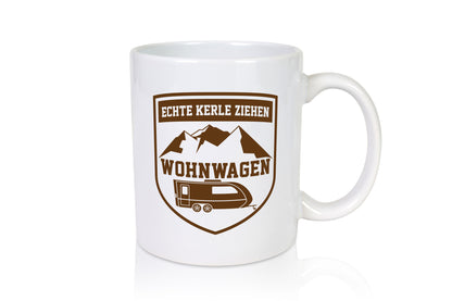 Echte Kerle | Wappen Wohnwagen Humor Geschenkidee Tasse