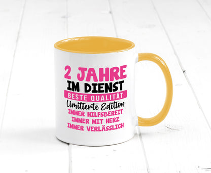 2 Jahre im Dienst | Jubiläum Arbeit v10 lustig Kollegen Büro Geschenk Tasse