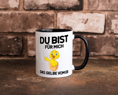 Das Gelbe vom Ei | süßes Küken Eierschale am Kopf Comic v2 lustiger Spruch Tasse