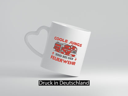 Coole Jungs sind bei der Feuerwehr | Feuerwehrmann lustiger Spruch Geschenk