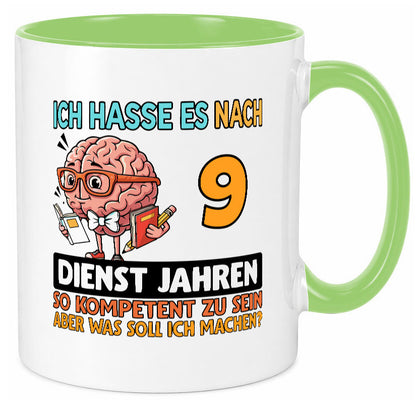 9 Dienstjahre | Arbeit Kompetent Humor Kollegen Büro Geschenkidee Tasse