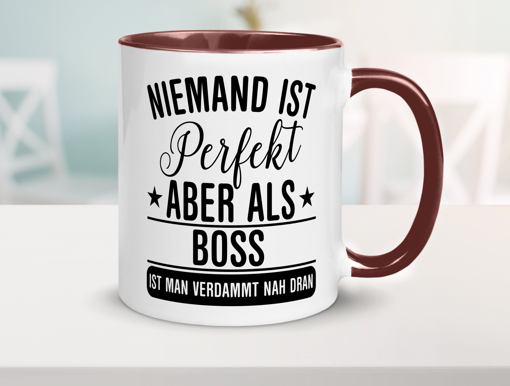 Verdammt nah dran: Boss | Führungskraft Vorgesetzter Humor Geschenkidee Tasse